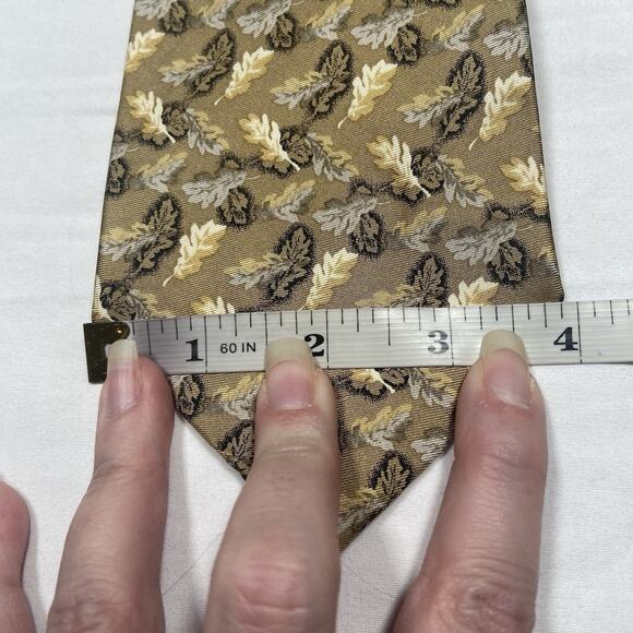 Museum of Fine Arts Boston Silk Tie Mens Golden Leaves 4x59 NWOT - Picture 3 of 3